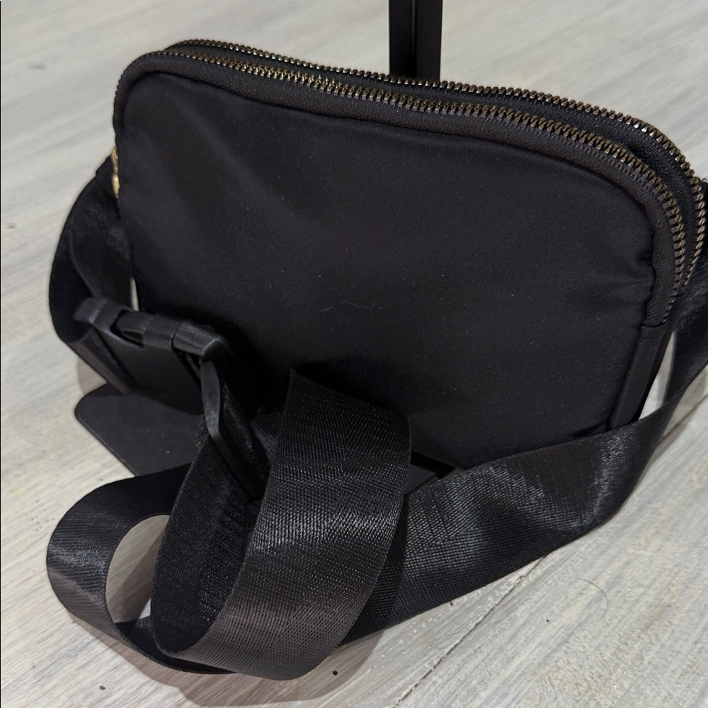 Geestock Sleek Black Nylon Crossbody Bag-NWOT